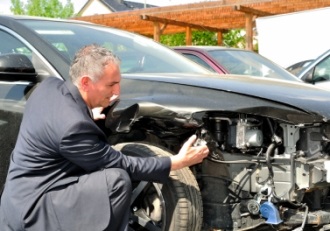 VYPLATÍ SE KOUPIT VOZIDLO PO NEHODĚ?